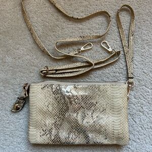 NWOT metallic wristlet w/ removable crossbody strap